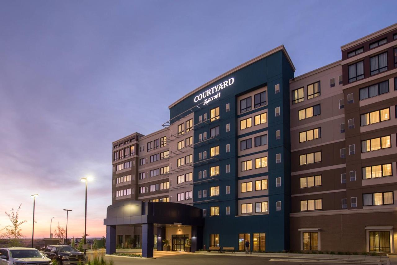Courtyard By Marriott Calgary South Hotel Exterior foto