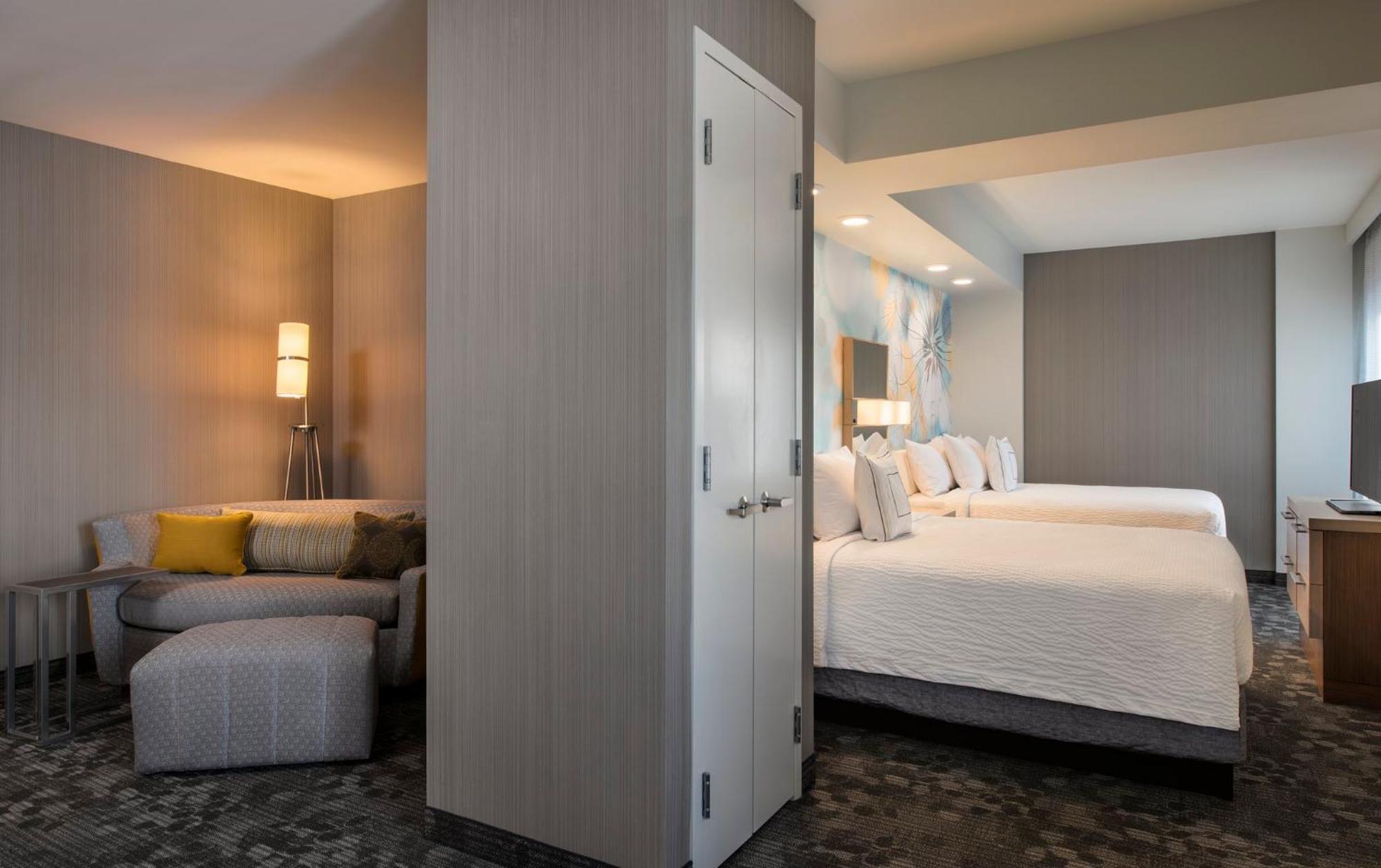 Courtyard By Marriott Calgary South Hotel Exterior foto