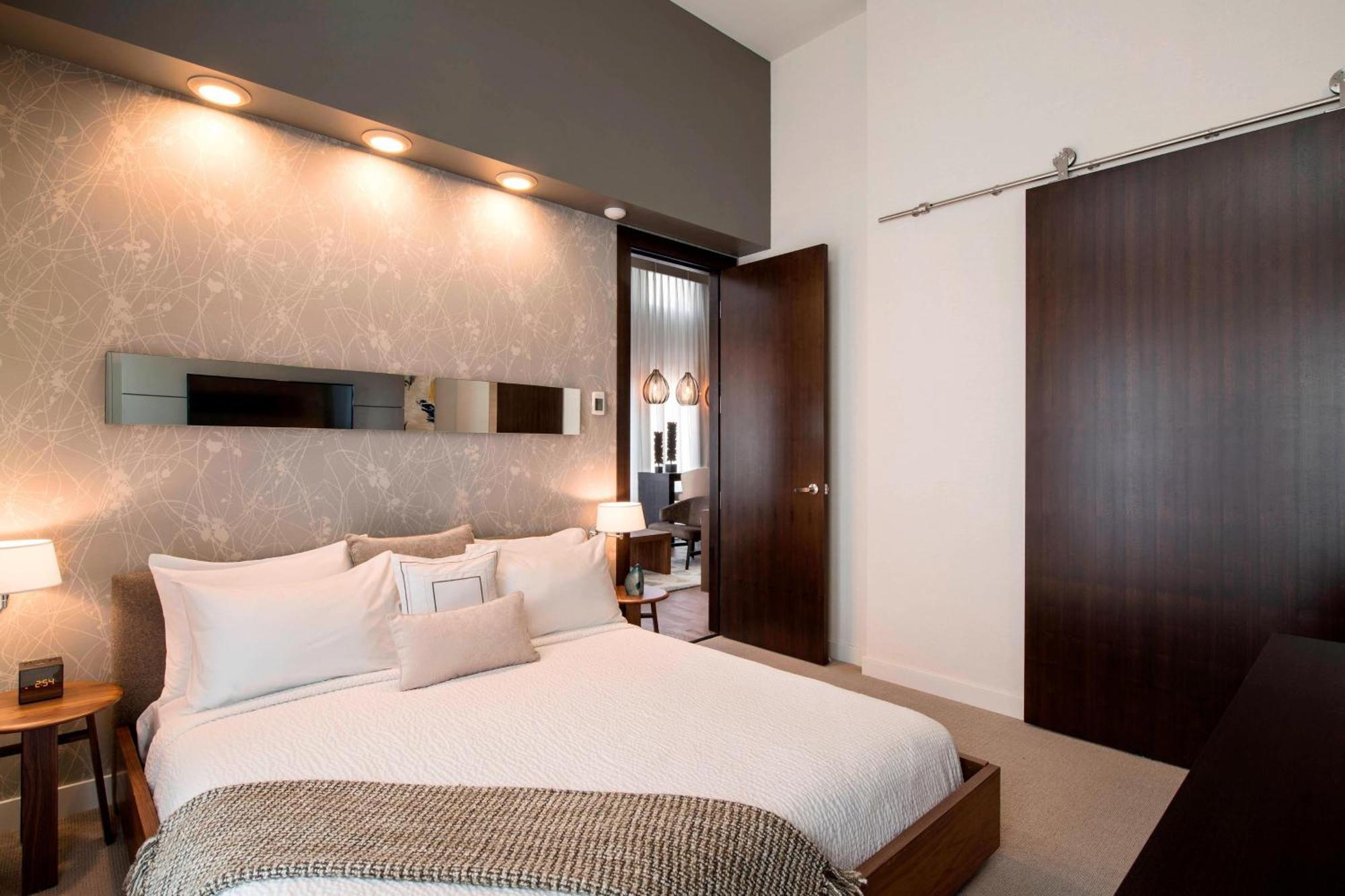 Courtyard By Marriott Calgary South Hotel Exterior foto