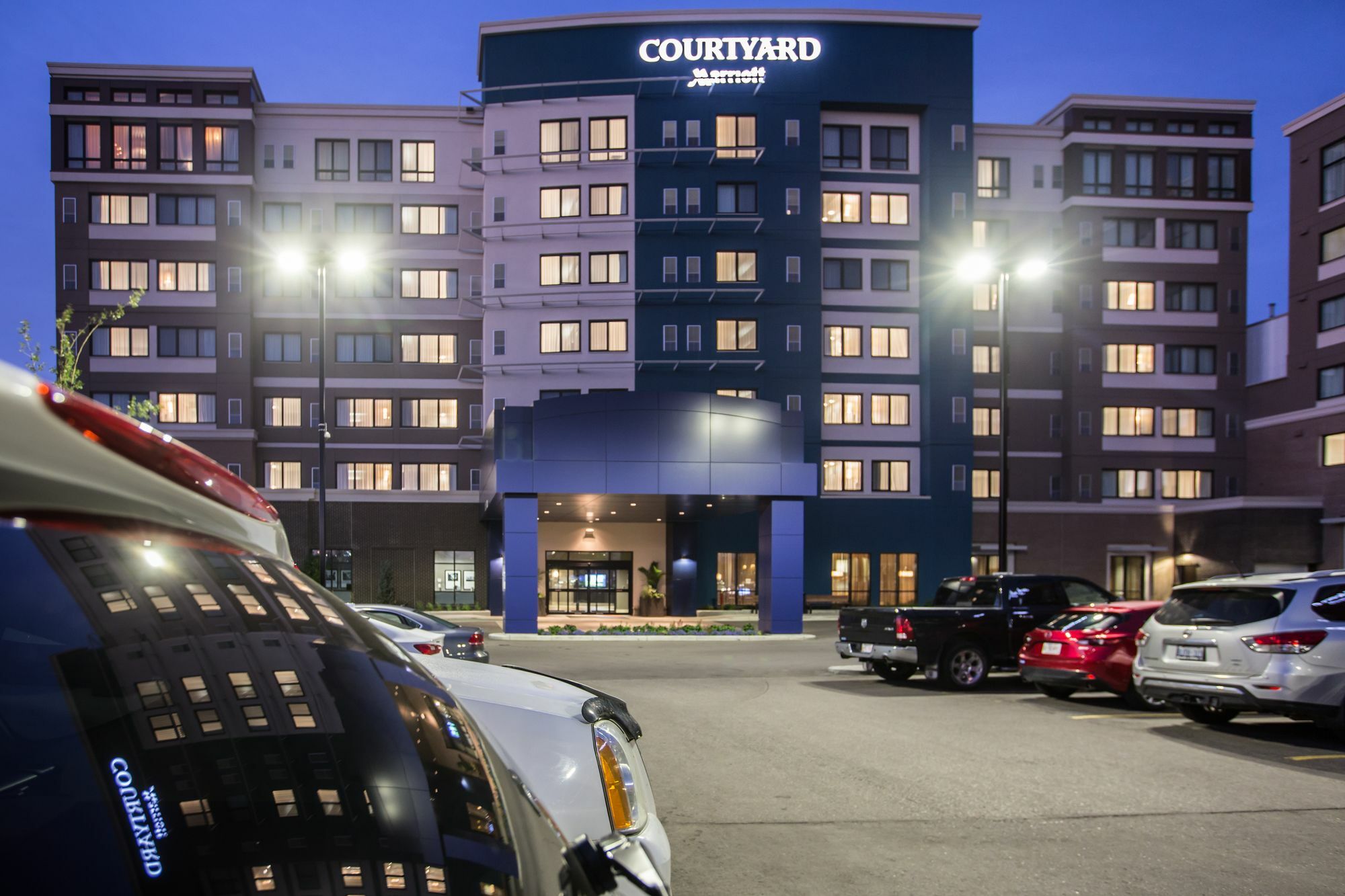 Courtyard By Marriott Calgary South Hotel Exterior foto