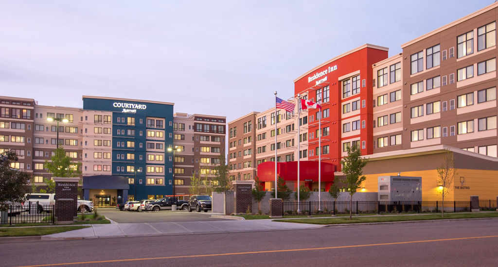 Courtyard By Marriott Calgary South Hotel Exterior foto